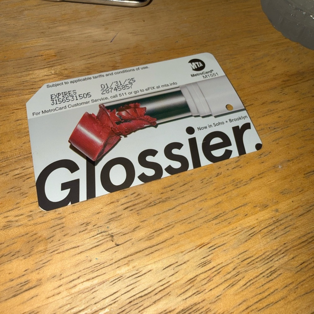 VINTAGE Glossier DISCONTINUED NYC MTA MetroCard. RARE!!
